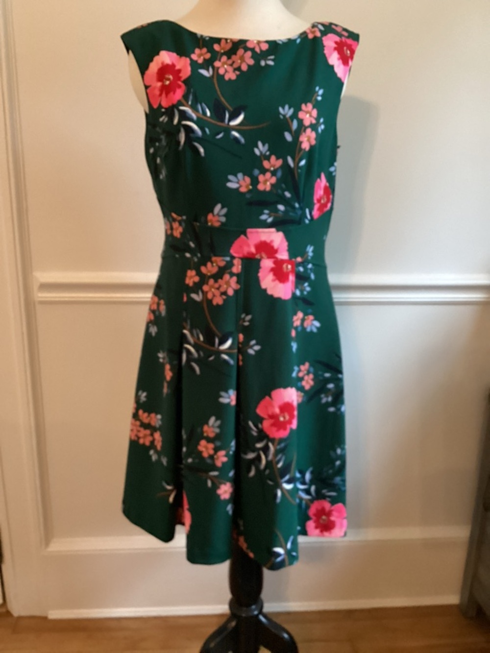 Vince Camuto Sleeveless Green Floral Fit-and-Flare Dress - Pink Bloom. Size 8.